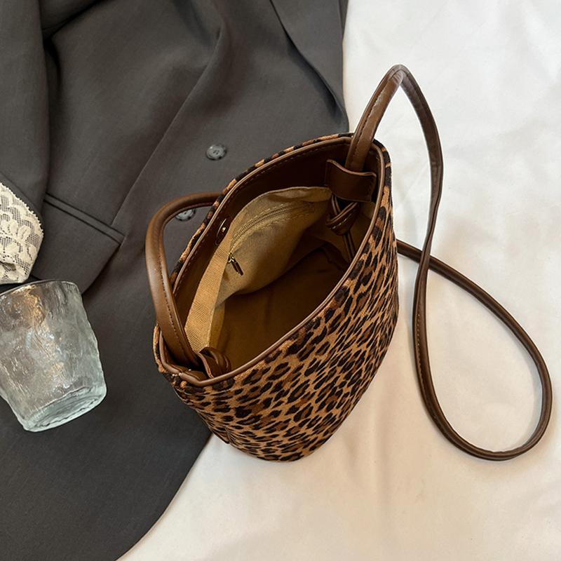 Retro Suede Hasp Sweet Shoulder Bags Sewing Thread Concise Women's Handbags High Quality Versatile Small Square Bag