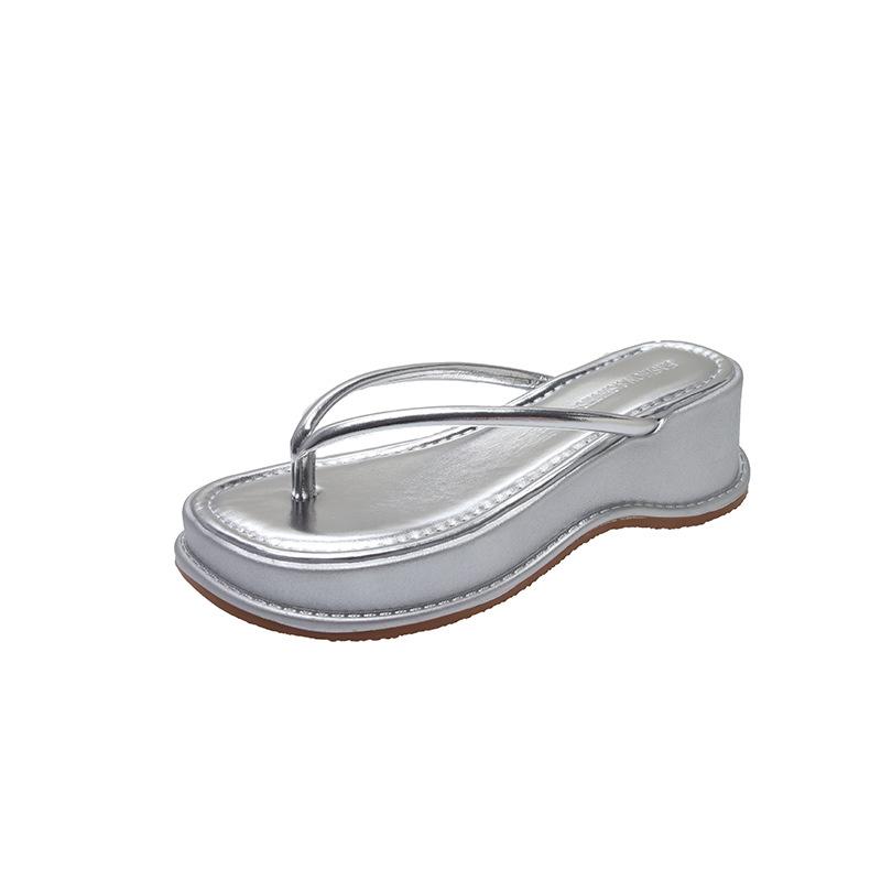 Flip-flop girl 2025 new summer wear platform fashion fairy muffin cool slippers French toe beach shoes