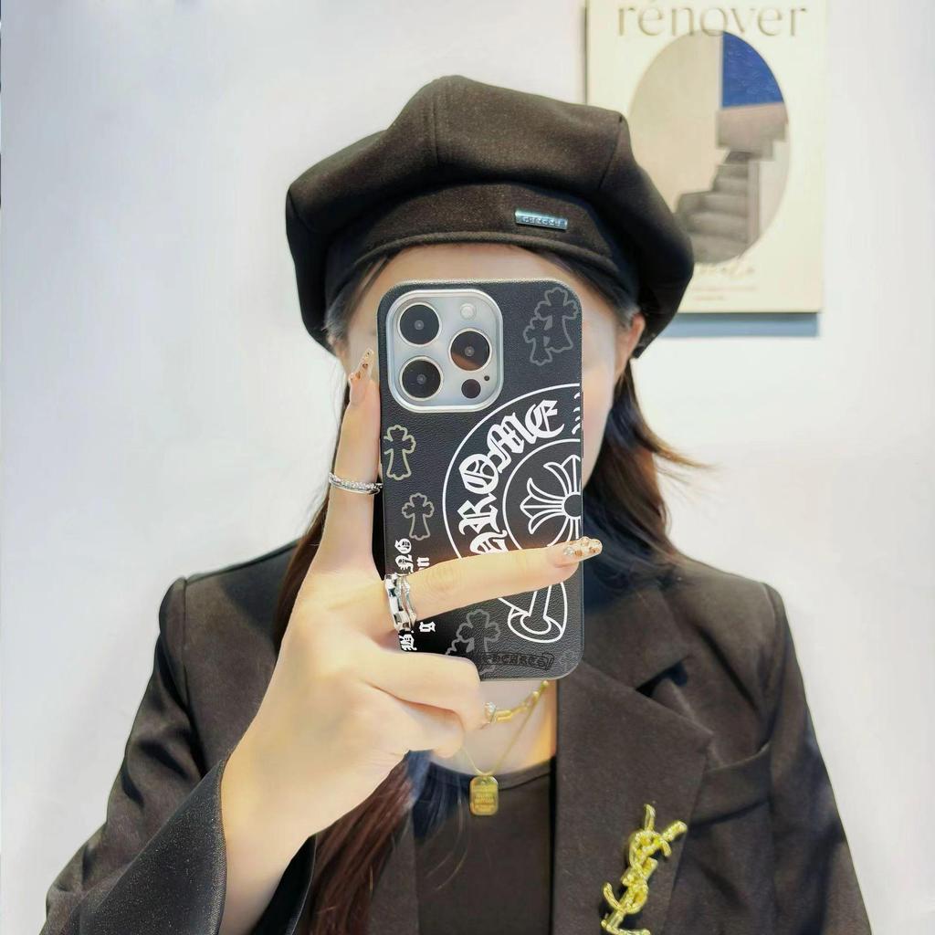 Tide Cross Ledertextur Weiche Schutzhülle für Apple 16 Pro Max & 15 Pro, Chrome Hearts Design