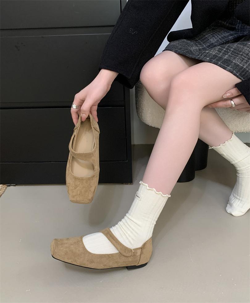 2025 new square head shallow mouth ballet shoes retro and old cross with pig nose thick heel Mary Jane single shoes women