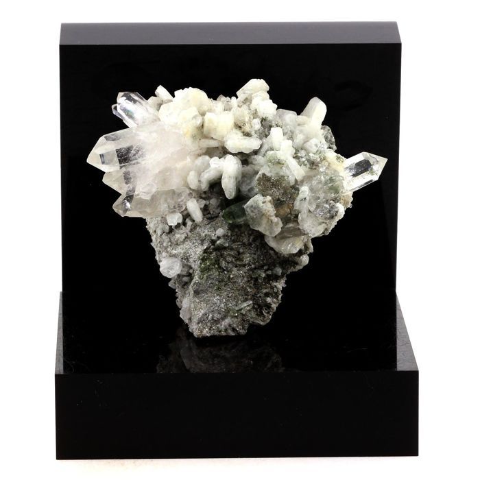 Pierres et Minéraux. Quartz + Albite. 501.7 ct. Plan du Lac, Oisans, Savoie, France.