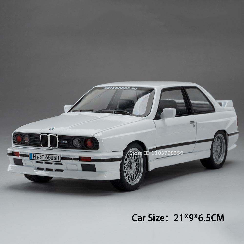 1:24 760LI M3 Toy Car Models Alloy Diecast Miniature Vehicles Sound Light Doors Opened Pull Back Shock Absorption for Kids Gifts