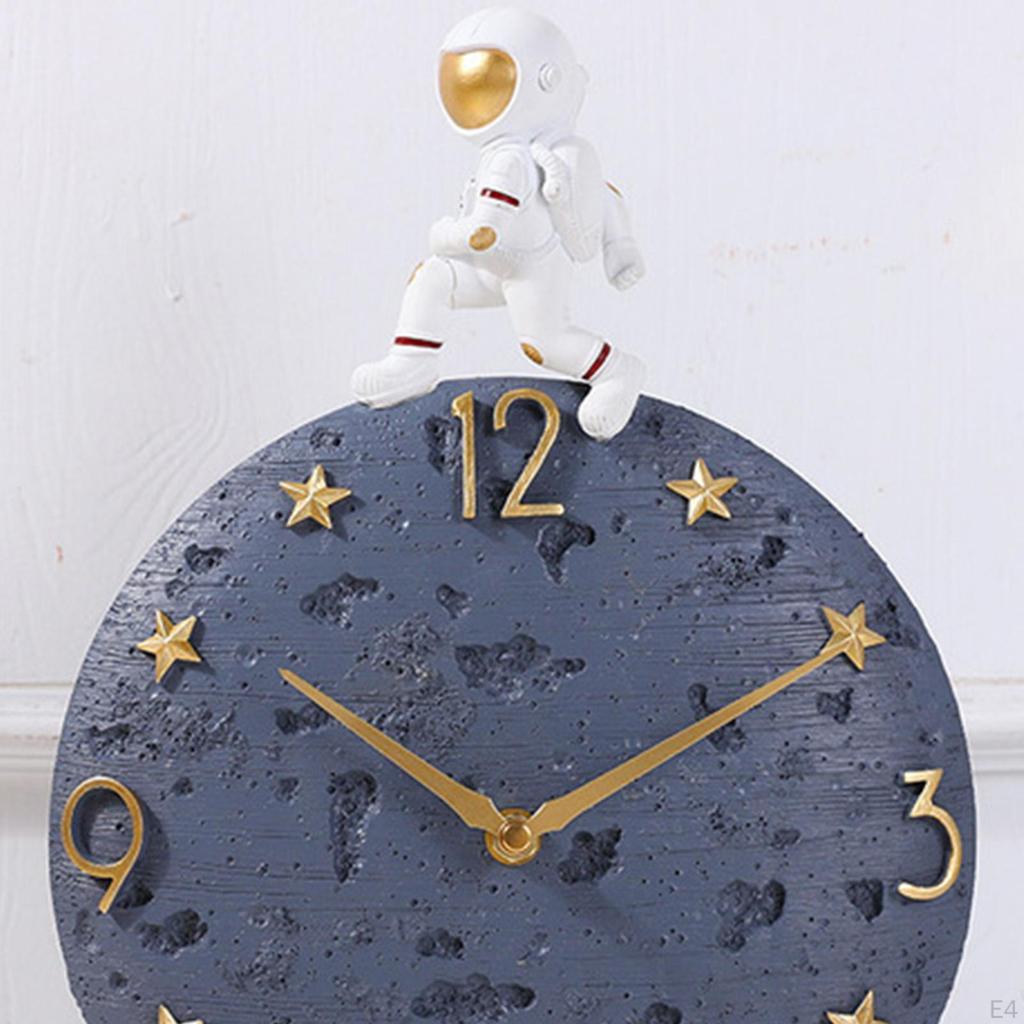 Luxury Astronaut Wall Clock, Fashionable Silent Clock Decoration