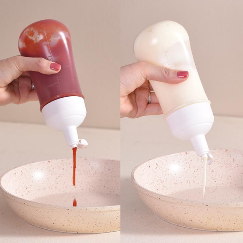 Single-Hole and Five-Hole Squeeze Condiment Bottle for Sauces and Salads