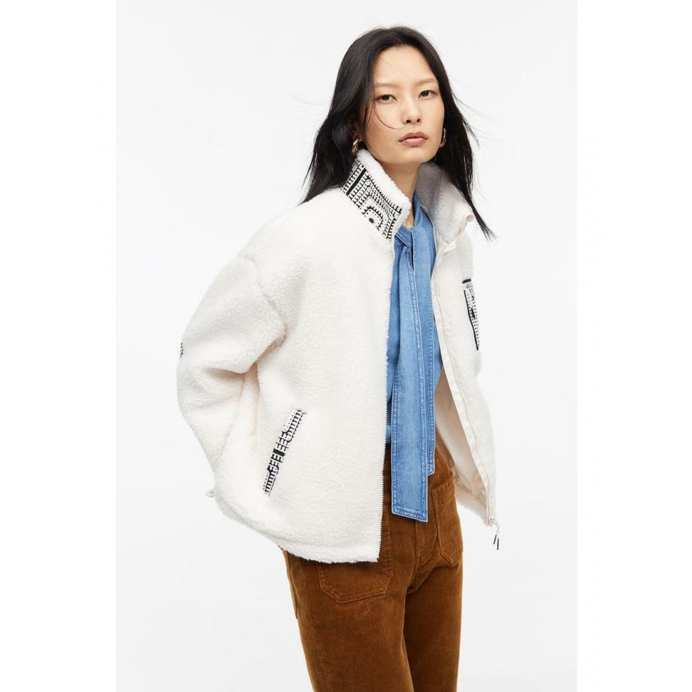 

Куртка Тедди с вышивкой HM кремового цвета 1214559001