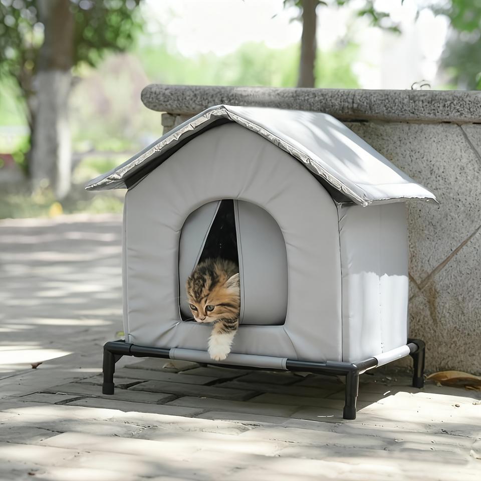 Outdoor Cat Shelter Heated Cat House Waterproof Insulated with Elevated Base Feral Cats Shelter Street House In Winter Yard
