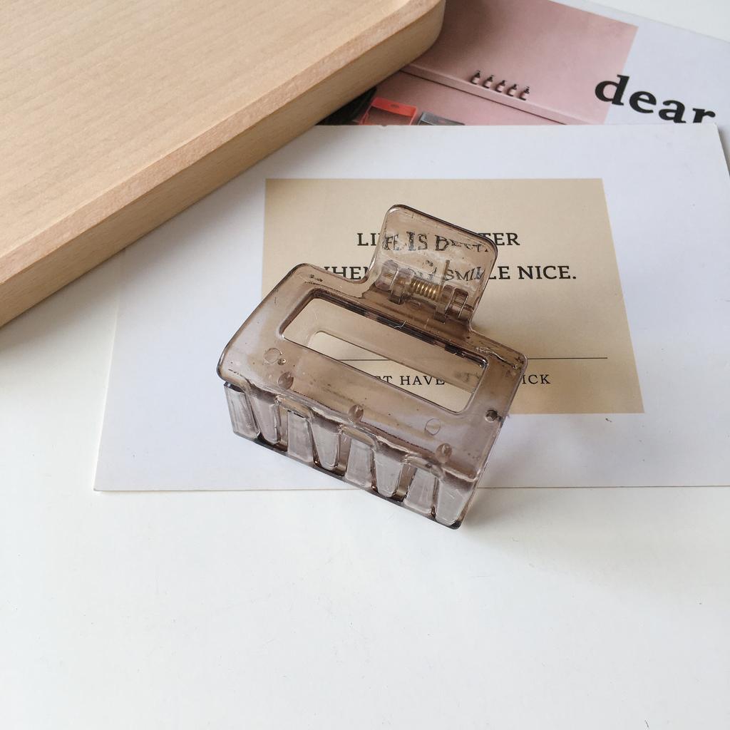 Beautifully Plastic Crafted Hair Claw Clips With Elegant Shapes And Vibrant Colors For Every Hairstyle Needs