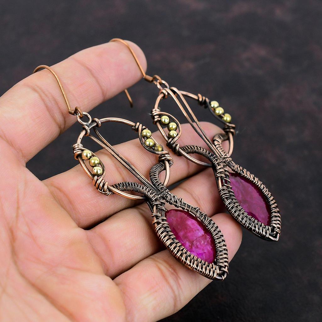 Facettierter Kaschmir-Rubin Ohrring Kupferdraht umwickelter Schmuck Edelstein Kupferohrringe Handgefertigter eleganter Schmuck Drahtumwickelter Ohrring Geschenk für Mama