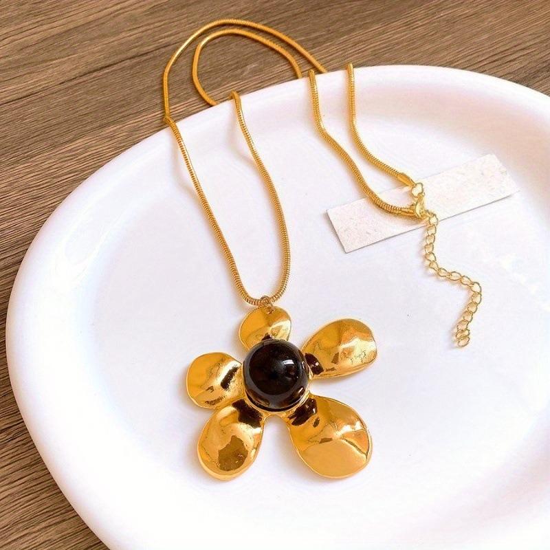 Brushed water drop love pendant, pull-out necklace, simple and high-end sweater chain, niche cold wind necklace jewelry