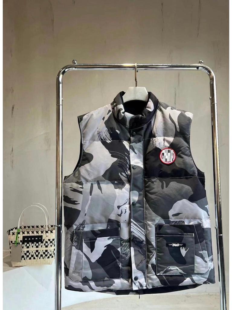 Goose Down Men's Lightweight Vest - Trendy, Warm, High-End Outerwear for Spring, Autumn, Winter.