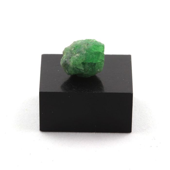 Pierres et Minéraux. Grenat Tsavorite. 4.71 ct. Manyara Region, Tanzanie.