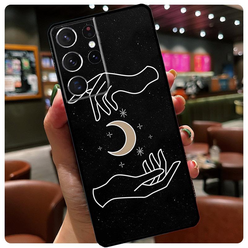 Hand Holding Moon Finger Heart Phone Cover For Samsung Galaxy S23 S21 S22 Ultra S20 FE Note 20 Note 10 S8 S9 S10 Plus Case
