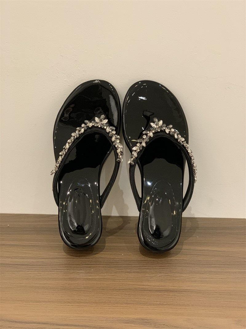 

Фиолетовые шлепанцы на танкетке с толстым каблуком, женские, лето 2025, на толстой подошве, с открытым носком, крутые тапочки, носить пляжные шлепанцы 35 чёрный