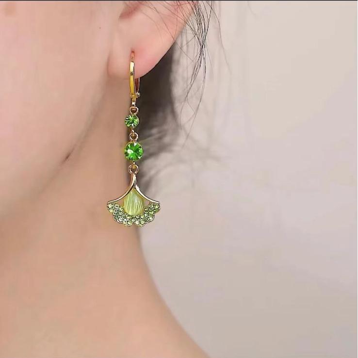 New fresh green opal ginkgo leaf earrings women's light luxury high-end long fringed earrings temperament earrings