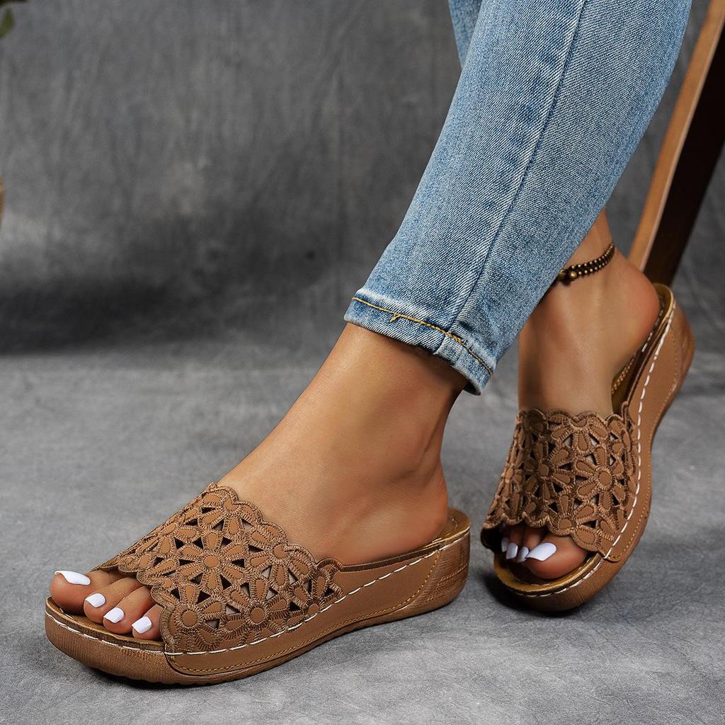 Plus Size Women's Floral Hollow Thick-Soled Lightweight Beach Sandals with Slope Heel