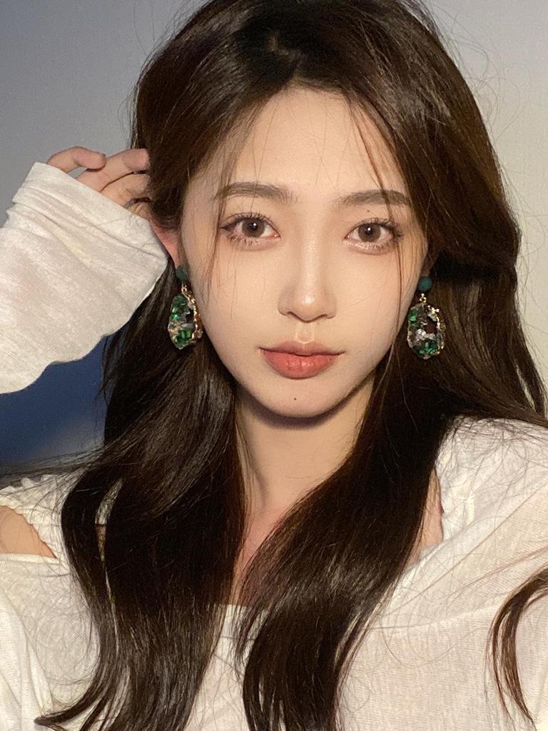 Cercei Irregulari Retro High-End Smarald pentru Femei - Design de Nișă la Modă 2023, Stil Celebritate Internet, Accesorii Versatile