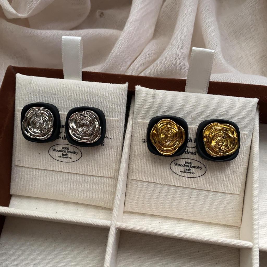 Medieval Cold Rose Stud Earrings, Small Fragrant Earrings, Light Luxury Niche Jewelry Temperament, Celebrity Elegant Women'S Earrings