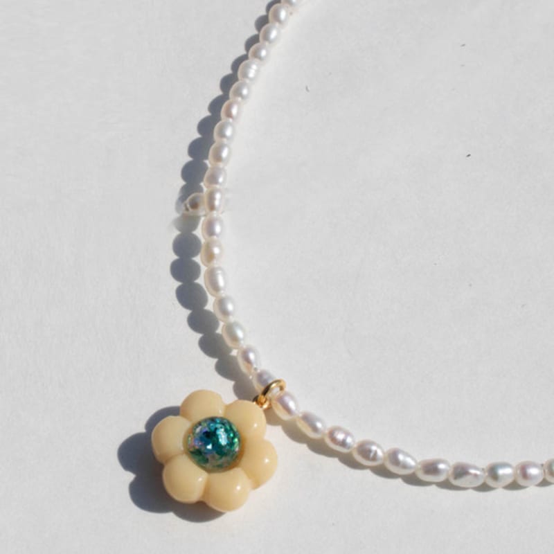 luvinball Daisy Snowball Pearl Necklace