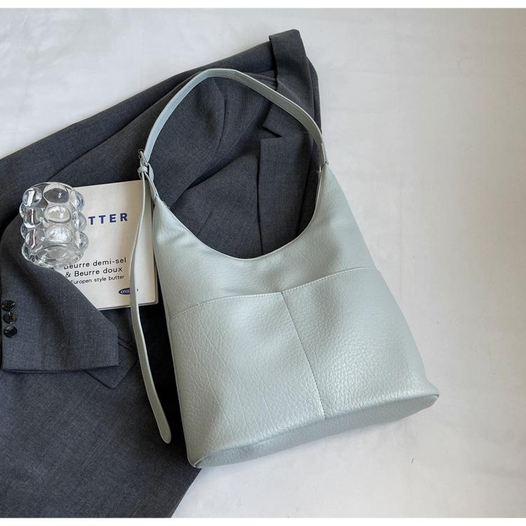 

Fashion trend tote bag women s Korean version 2025 new commuting large-capacity shoulder bag crossbody mother-in-law bag світло-синій колір