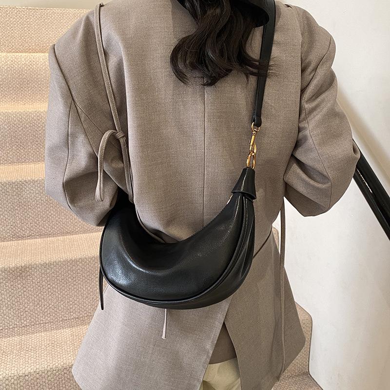 Premium messenger bag women's 2025 autumn and winter new fashion shoulder leisure bag niche versatile dumpling bag