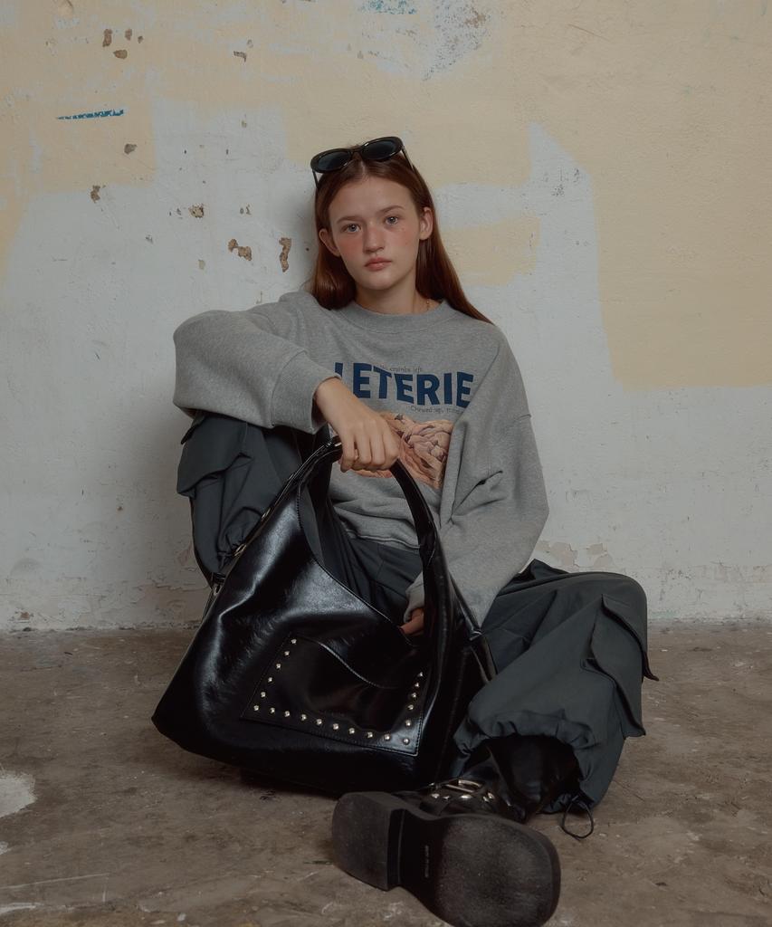 Leterie Stud Buckle Reversible Shoulder Bag_Black