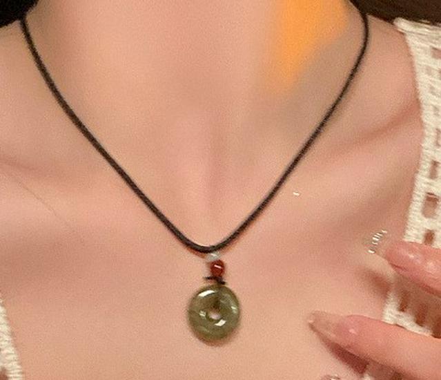 

Zen-Inspired Chinese Retro Necklace: Versatile Ethnic Clavicle Chain for Women