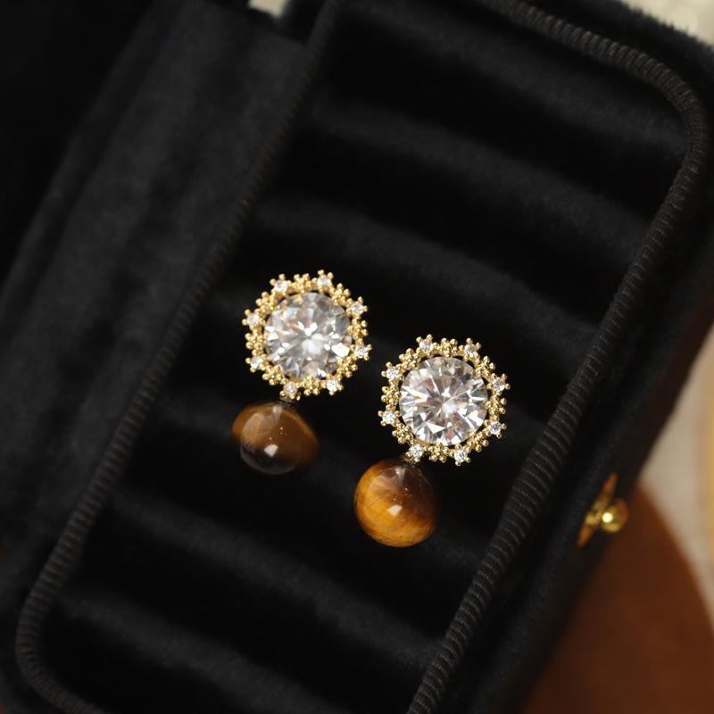 Silver Needle Zircon Resin Pleated Round Earrings - Retro Y2K Light Luxury Niche Studs