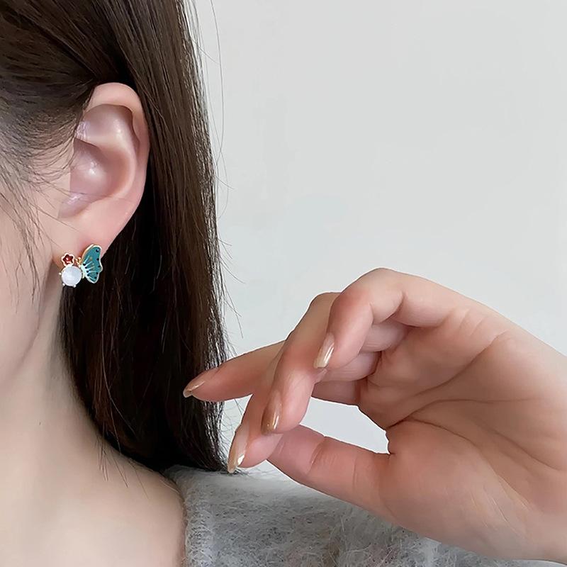 

Oil painting, painted butterfly, exquisite ear clips, no ear piercings,Korean temperament, versatile accessories, mosquito coil disc earrings