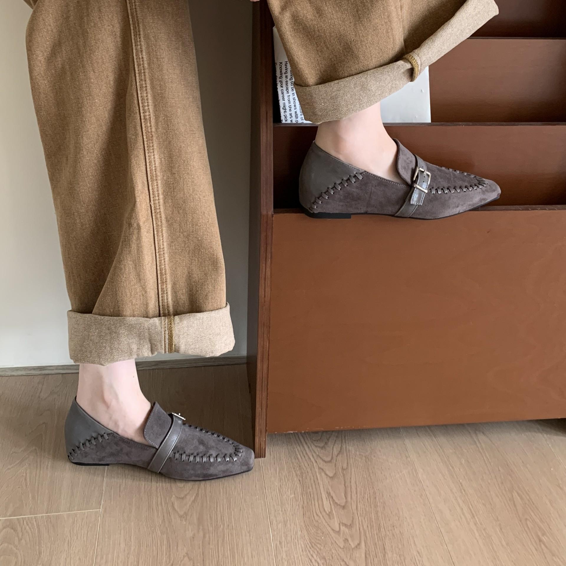 

2025 new retro style pointed autumn thick heel thick sole height increase one pedal loafers women s single shoes 39