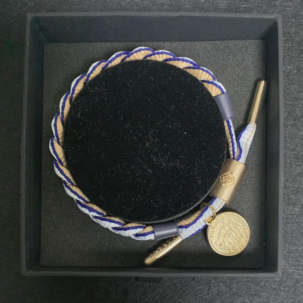 

Браслет Альбедо с официальным товаром Wonshin