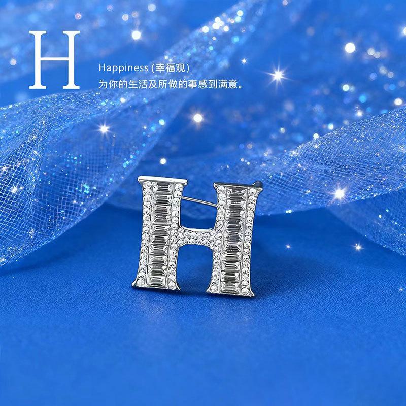 26 English Alphabet Brooches, Men'S And Women'S Suits, Collar Pins, Creative Brooches, Rhinestones, Crystal Anti-Light Pins
