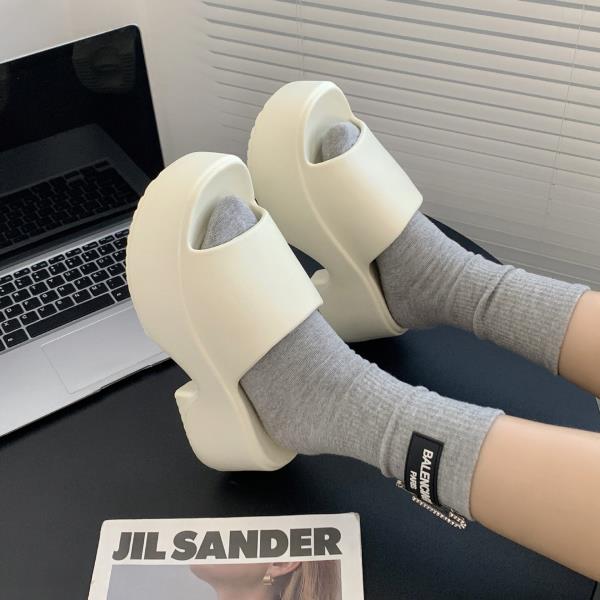 Fashion High-Heeled Shoes Lady Rubber Slippers Platform Slides Fashion Massage Summer Flat Soft Luxury Slippers Casual Flat Shoes Female