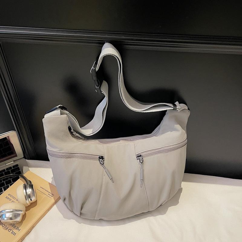 Large-capacity bag women's 2025 summer new trendy dumpling bag lightweight sporty style crossbody bag nylon cloth shoulder bag