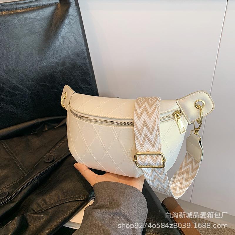 

Niche design wide strap small bag women s bag 2025 new trendy Internet celebrity chest bag personalized bag foreign style crossbody bag