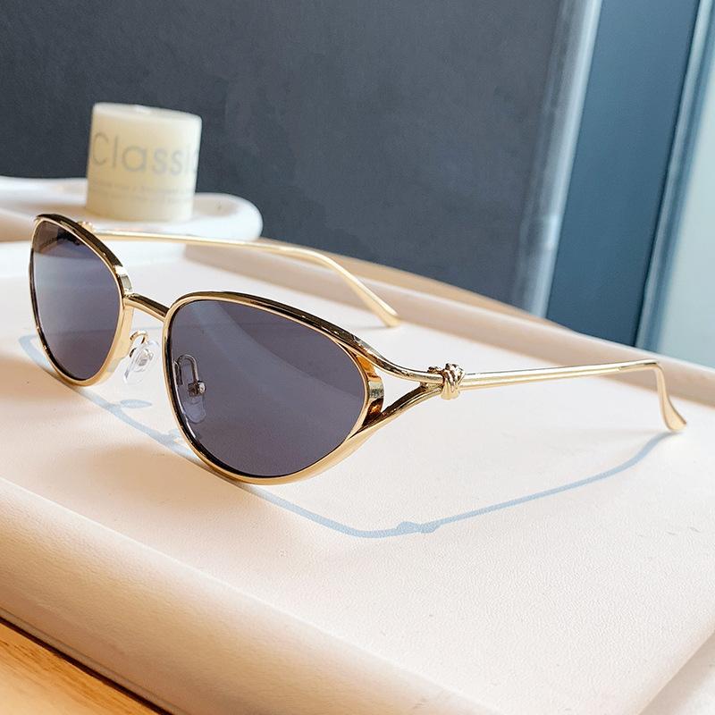 New women's sunglasses, European and American fashion big-name cat eye sunglasses, advanced sense UV-proof cycling glasses