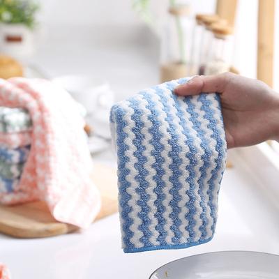 Gli stracci per la pulizia della cucina assorbono l'acqua, non si attaccano all'olio, non perdono i capelli, strofinacci, spugnette abrasive, stracci cationici in velluto corallo