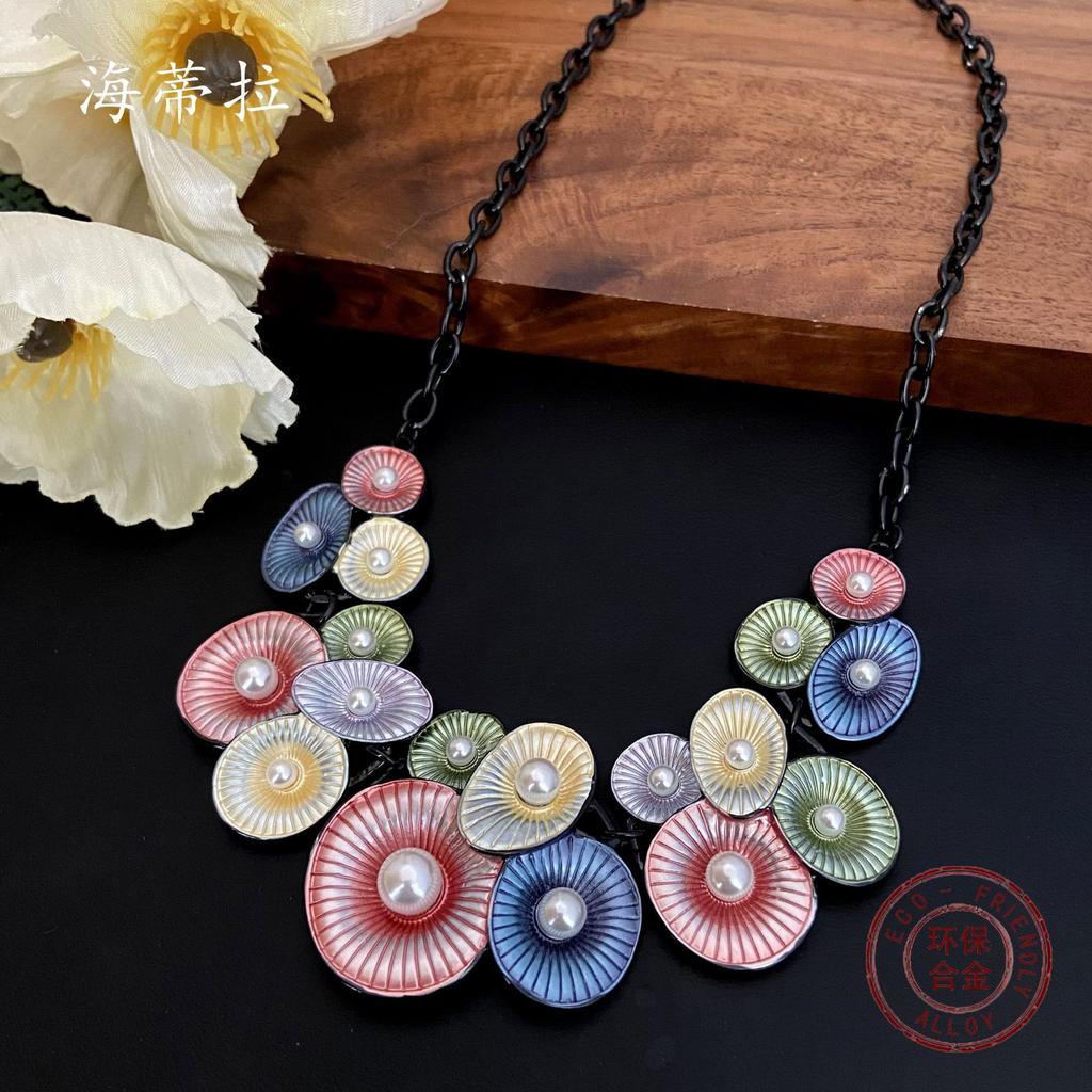 Luxury new colorful flowers bloom women's alloy necklace, fashionable and high-end flower blackened necklace