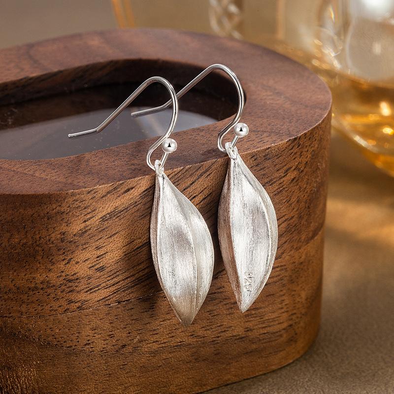 Trendy New Fashion Zircon 925 Silver Earrings for Women with Simple Plum Blossom Earring Hoops and Elegant Earrings Gift