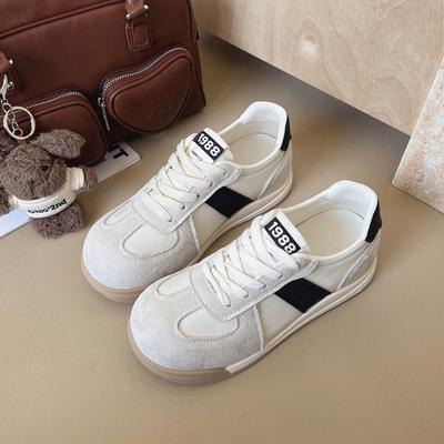 Chaussures d'entraînement allemandes à semelle épaisse en cuir, petites chaussures blanches, printemps et été 2025 pour femmes, fines, respirantes et polyvalentes, décontractées avec rehausse