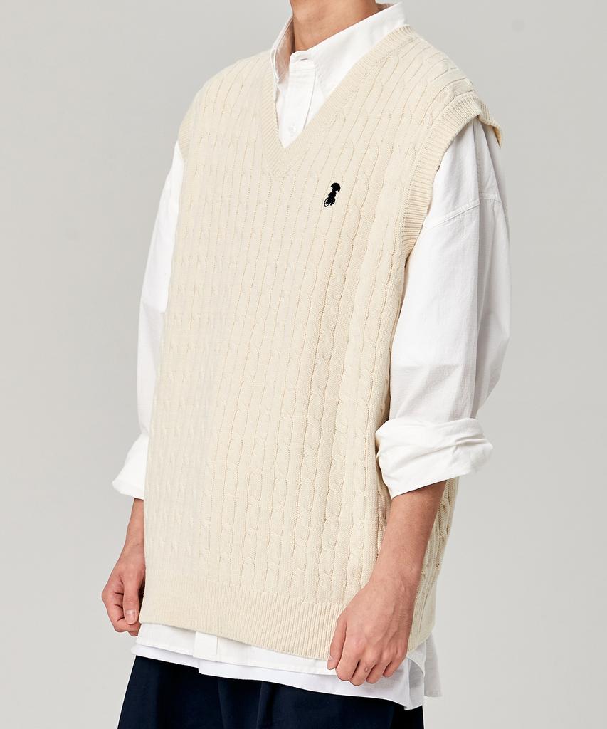 Takeasy Cable Smolaku Knit Vest (Ivory)