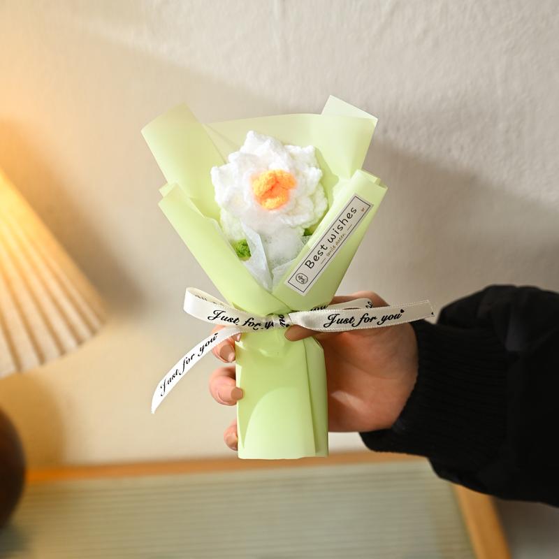 Mini Handmade Heart Bouquet Romantic Gift Yarn Flower Bouquet Crochet  Valentine's Day Mother's Day Desktop Decoration