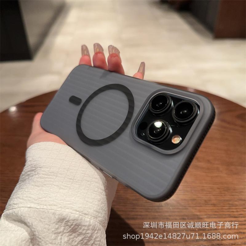 Corrugated stripes are suitable for iphone17 mobile phone case Apple 15promax matte magnetic anti-drop and anti-skid protective cover.