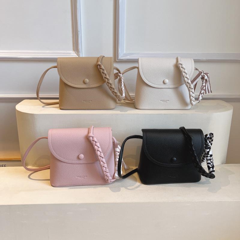 La nuova borsa semplice e popolare di quest'anno, la versatile borsa a tracolla da donna in pelle PU, borsa a tracolla con personalità e tendenza alla moda