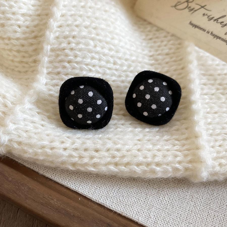 French retro autumn and winter geometric leopard print earrings stud earrings personalized earrings design sense niche