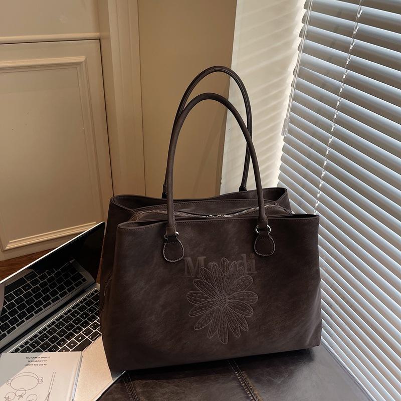 Large-capacity Commuter Underarm Tote Bag with Stylish Design and Printed Fabric Shoulder Bag for Carrying On The Shoulder