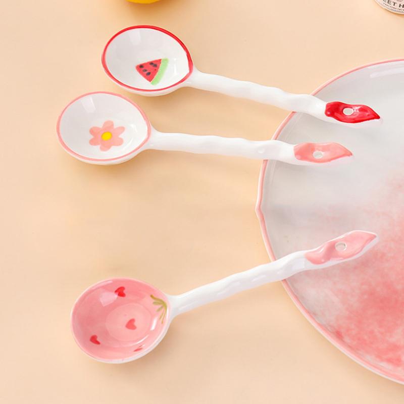 Kawaii Ovoce Jahoda Keramická Polévková Lžíce Roztomilá Zmrzlina Ručně Malovaná Kávová Dezertní Lžíce s Dlouhou Rukojetí Kuchyňské Doplňky