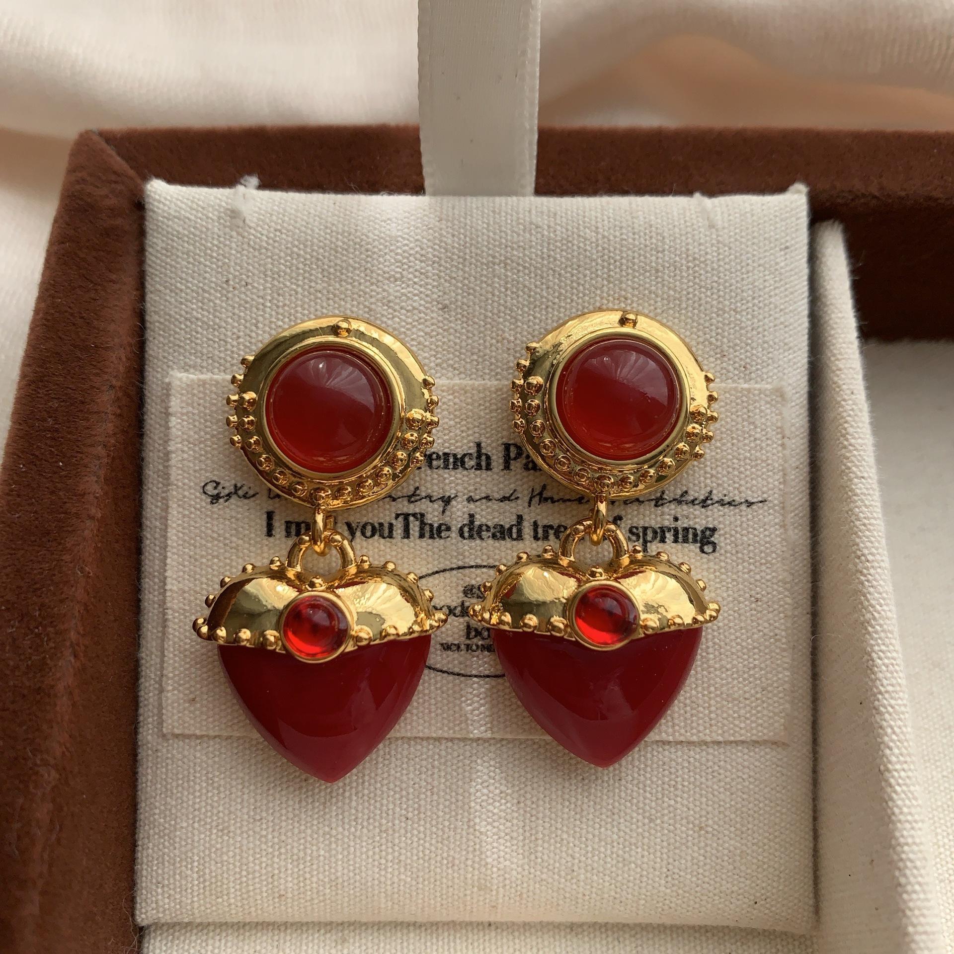 

Vintage court romantic resin red gold contrasting color earrings earrings simple fashion gorgeous temperament daily high-end earrings