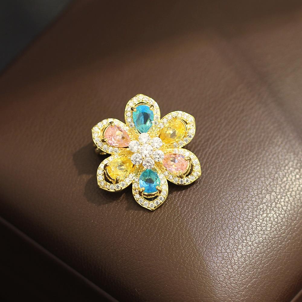 New product exquisite and versatile color zircon inlaid stone flower brooch temperament fashionable and small flower pin collar pin women s model