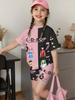 Costum Sport Kawaii cu Imprimeu Anime pentru Copii Design cu Scrisoare Norocoasă Tricou cu Mânecă Scurtă și Pantaloni Scurți Set din 2 Piese Haine Casual de Vară pentru Fete