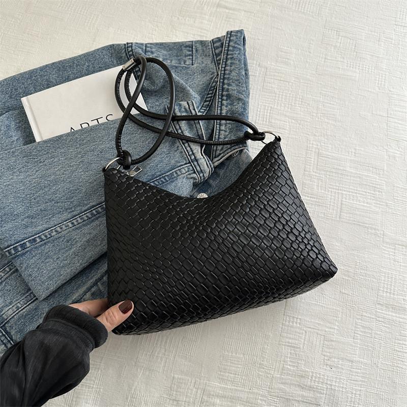 Vintage Chic Underarm Bag Female 2024 New Spring Personality Tote Bag Small Niche Crossbody Shoulder Bag